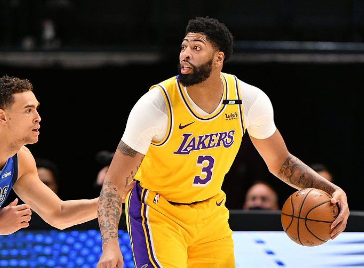 关于浓眉哥遭遇三连败，巴塞罗那教练面临压力！的信息