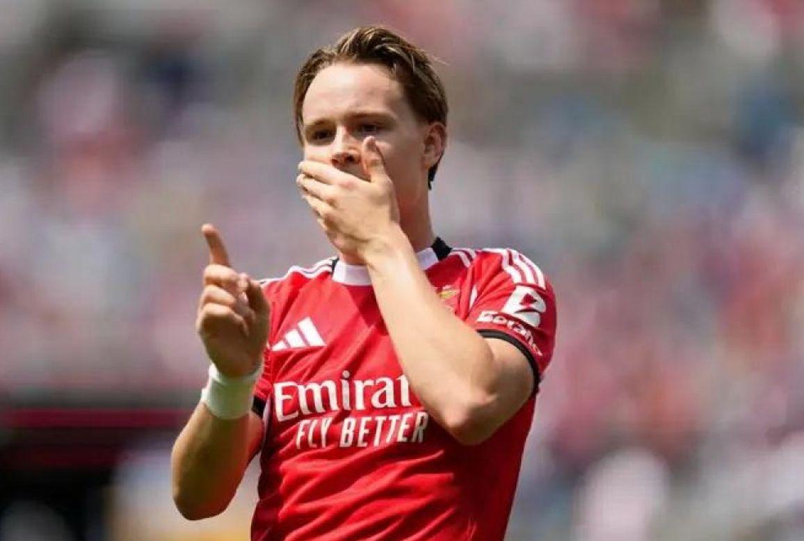 包含Ming爆冷击败拜仁，回归赛场引爆全场！的词条