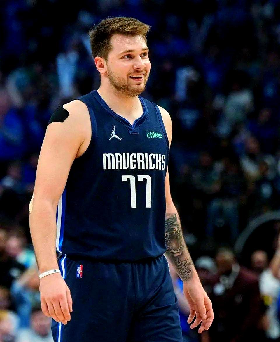 包含东契奇赛事官方发布回归赛场新规，独行侠争议不断！的词条